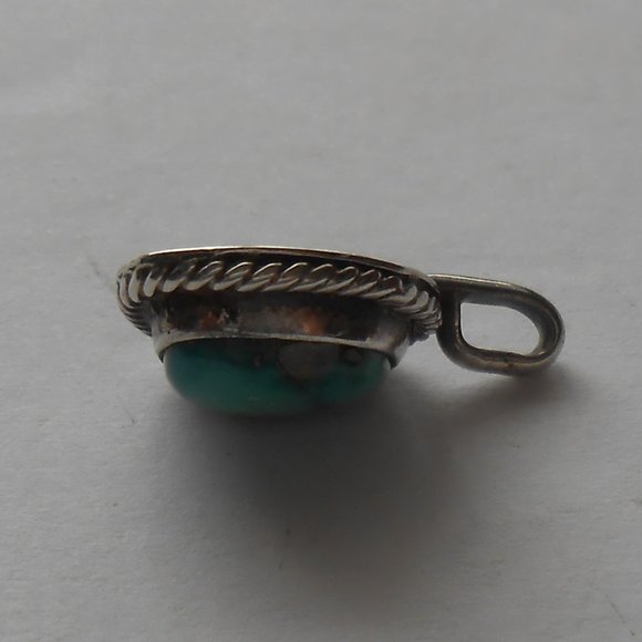 Vintage Turquoise Stone Pendant in Silver Bezel - Picture 6 of 7